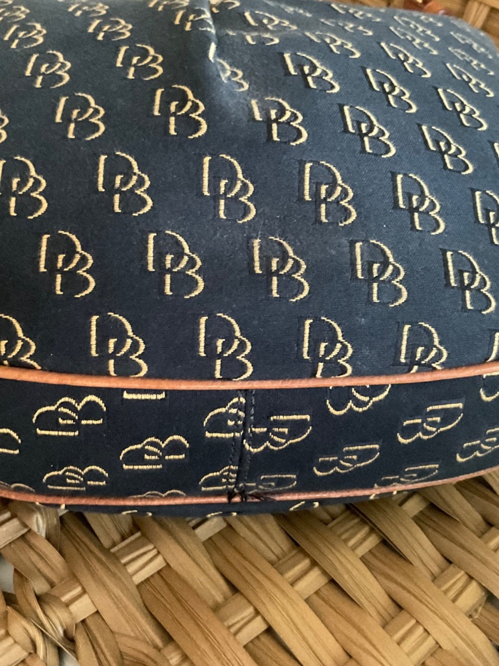 Like new Dooney & Bourke monogram hobo bag - Picture 5 of 10